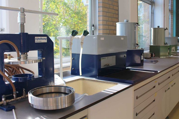 Laboratory Testing Instruments Overview: Types and Applications